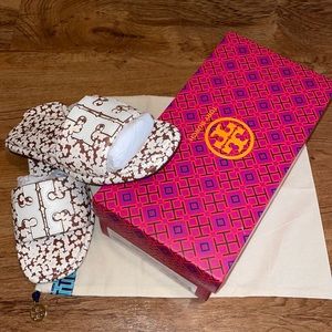BRAND NEW 🤩 Floral Print Tory Burch Slides